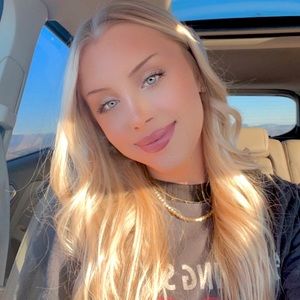 Meet your Posher, Malia